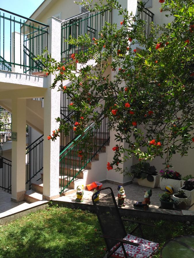 Apartmani Villa Radovic リサン エクステリア 写真