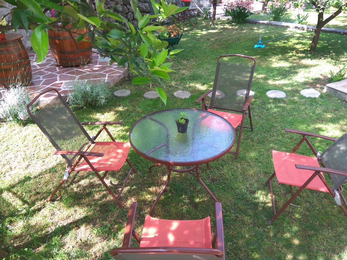 Apartmani Villa Radovic リサン エクステリア 写真
