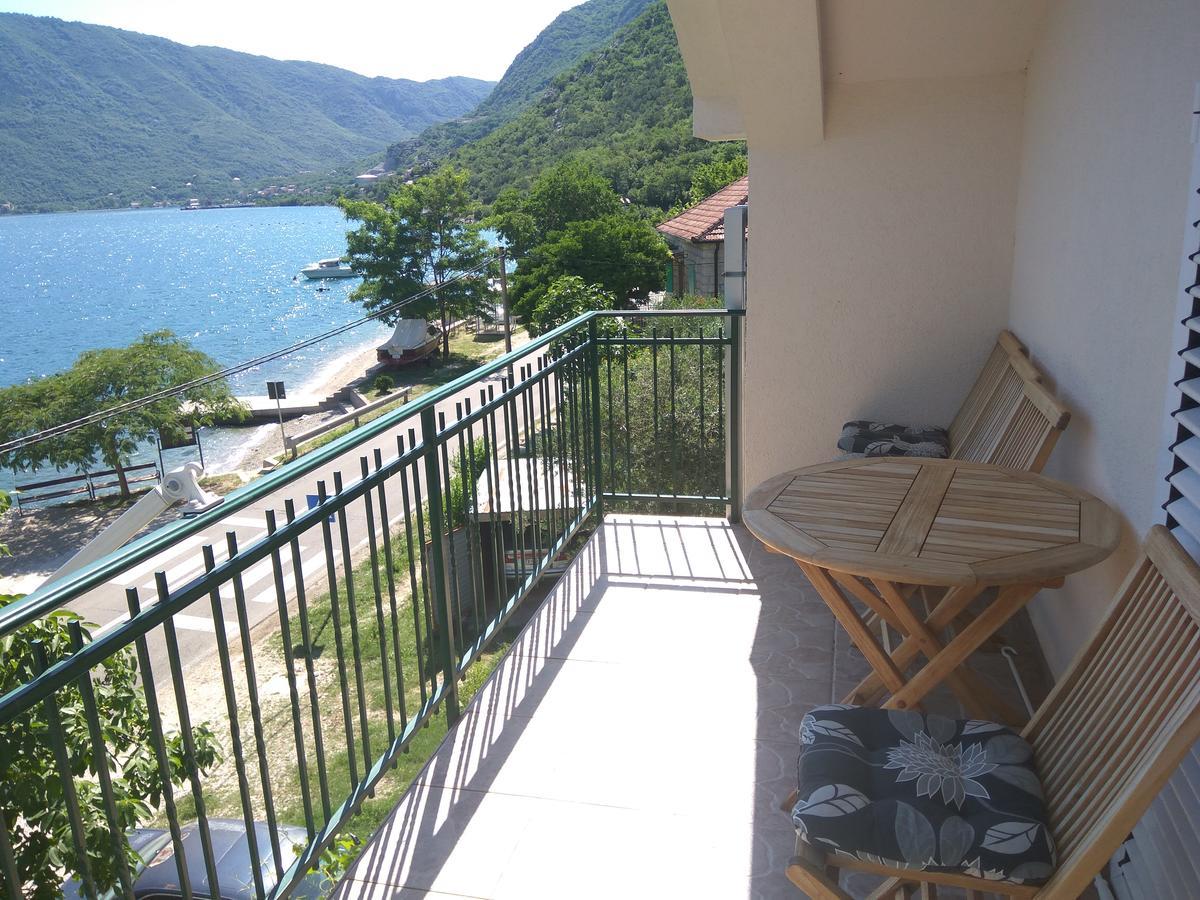 Apartmani Villa Radovic リサン エクステリア 写真