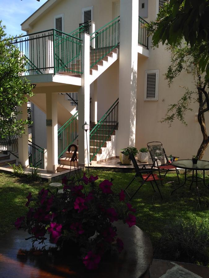 Apartmani Villa Radovic リサン エクステリア 写真