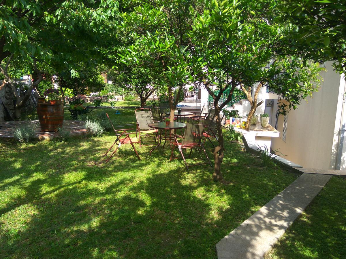 Apartmani Villa Radovic リサン エクステリア 写真