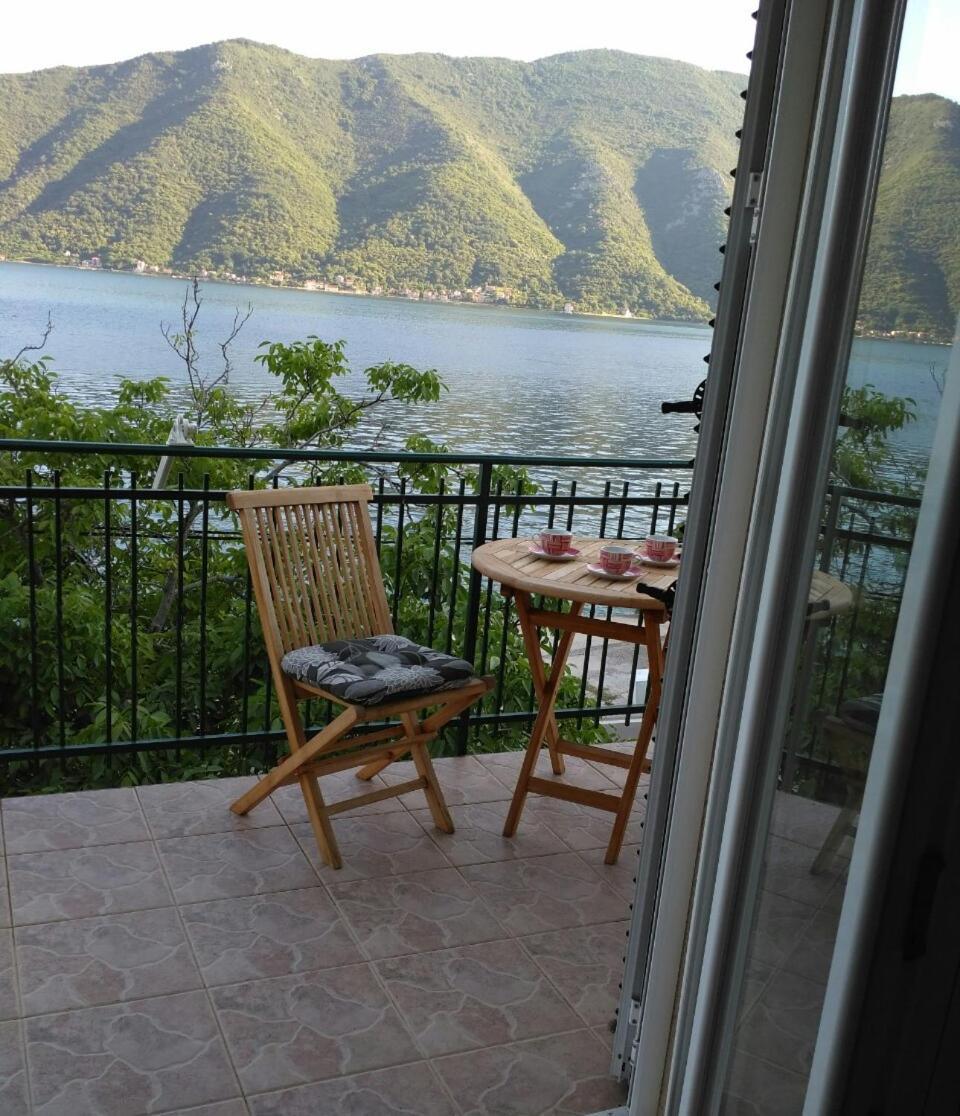 Apartmani Villa Radovic リサン エクステリア 写真