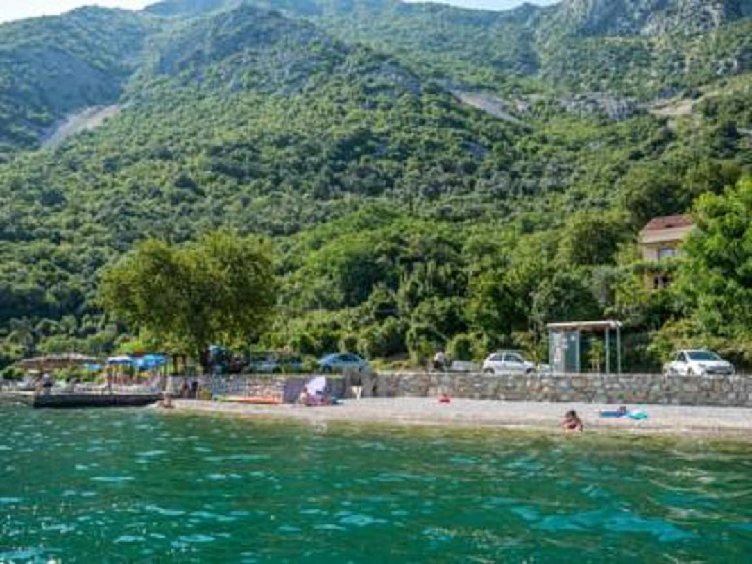 Apartmani Villa Radovic リサン エクステリア 写真